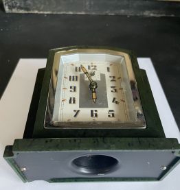 jolie pendulette art déco JAZ vert marbré