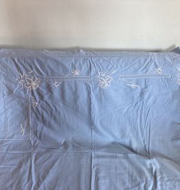 Parure drap dessus et ses 2 taies brodés main Vietnam 1960