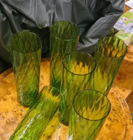 verre cristal emeraude 1970 a facettes , tres bonne etat 19x