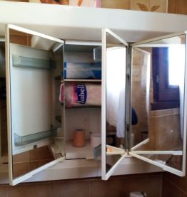 Armoire à pharmacie