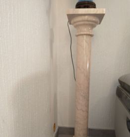 Colonne en marbre du Portugal