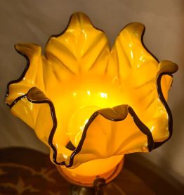 lampe bronze signé sr 1900 tulipe opaline jaune bordé de noi