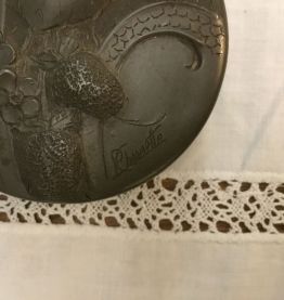 Boîte en étain art nouveau