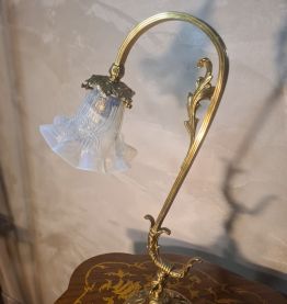 lampe de 1900 a 1930 bronze et laiton et magnifique tulipe  