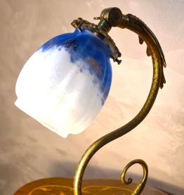 lampe bronze ciselé art nouveau avec tulipe signé laflore  ,