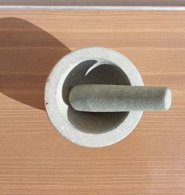 Mortier et pilon en pierre naturelle