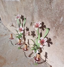 Paire d'appliques a décor végétal