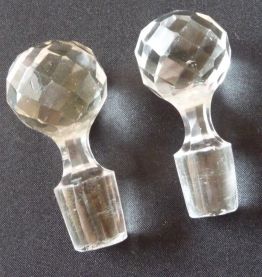 Vintage, années 50 - 2 bouchons pour carafe ancienne