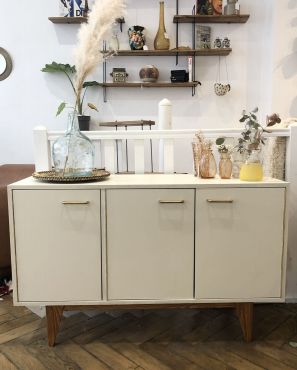 Enfilade vintage couleur crème poignées laiton