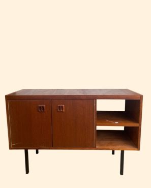 Enfilade vintage petit format pieds métal noirs