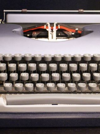 Machine à écrire Japy vintage en très bon état