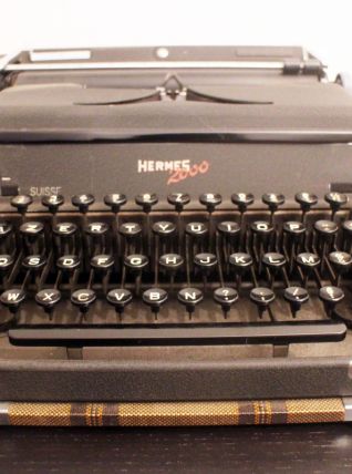 Machine à écrire suisse vintage Hermes 2000 en très bon état de marche