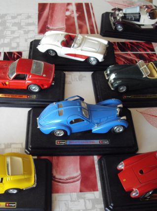 Voitures de collection miniatures (Modèles Réduits)