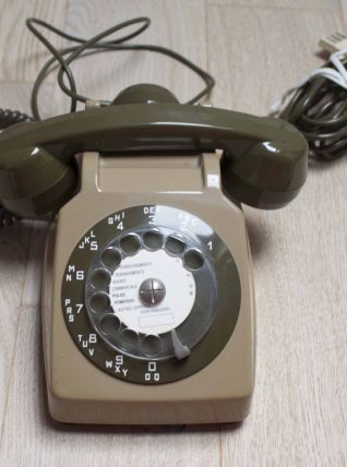 Téléphone fixe à cadran vintage de 1974