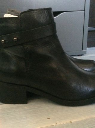 Bottines en cuir noir 