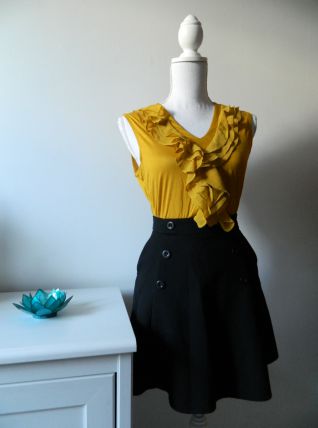 Jupe patineuse noire à boutons