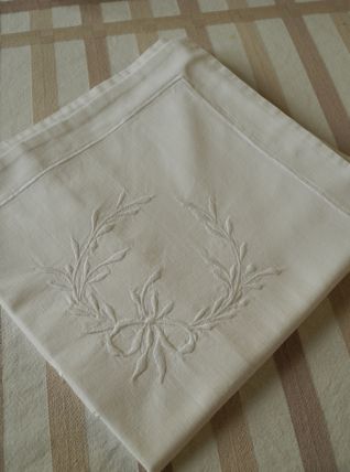 Taie d'oreiller ancienne métis brodée main