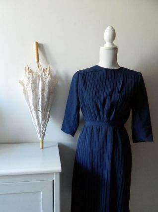 Robe plissée col bateau bleu marine vintage 50's