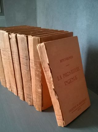 Collection de 13 livres anciens dans un style érotique de 1930