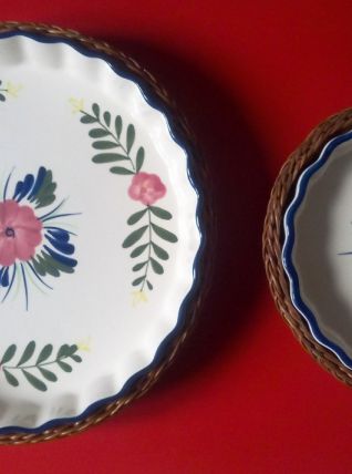 Deux jolis moules à tarte dans leurs panières en osier - vintage