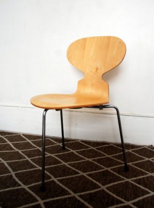 Chaise 3100 fourmi vintage bois Jacobsen estampillée