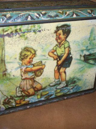 ANCIENNE BOITE METAL ILLUSTRATION DE GERMAINE bOURET 