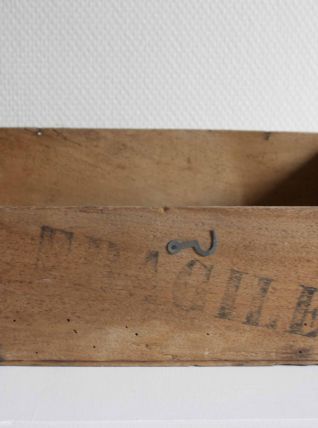 boîte en bois vintage avec tampon  FRAGILE