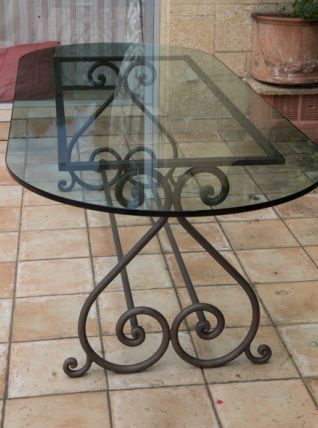 Grande table ovale de jardin avec plateau de verre