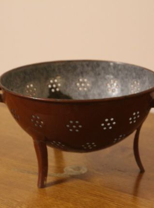 Passoire émaillée de couleur marron