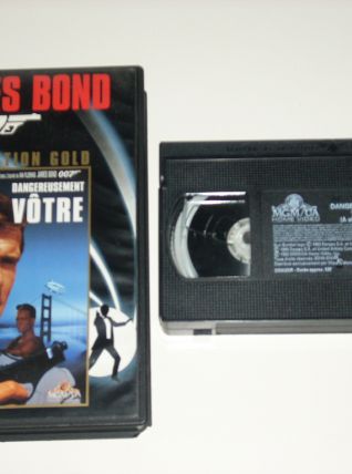 LOT 12 cassettes VHS JAMES BOND 007