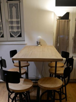 Table haute en bois massif et 6 tabourets de bars