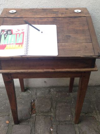 Pupitre d'écolier avec jolie patine