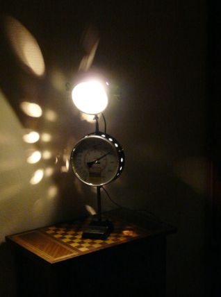 lampe de divers éléments vintage et industriel
