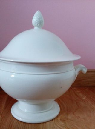 Soupière en porcelaine opaque Creil Montereau de la fin du XIXieme 
