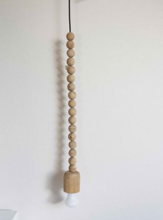 suspension longue avec perles en bois