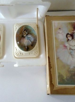 Ancien Coffret de superbes savons parfumés décorés