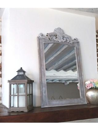 Miroir en bois avec moulures