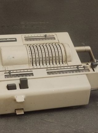 Calculatrice mécanique Original ODHNER 