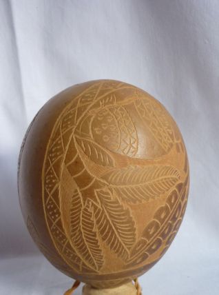 Gourde en noyau sculpté
