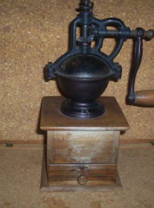 ANCIEN MOUILIN A CAFE FONCTIONNE 