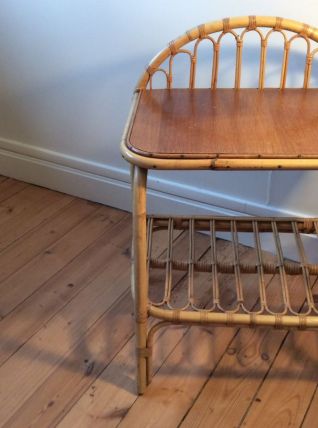 Table de nuit ou étagère en rotin