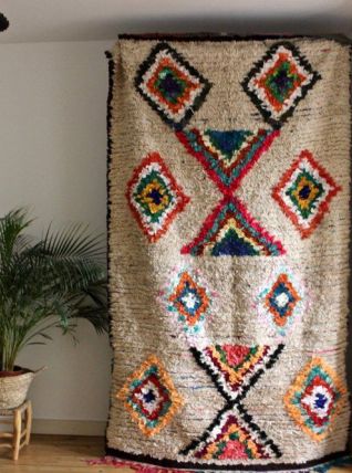 Grand tapis azilal berbere tissé main au Maroc