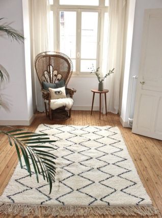 Tapis beni ouarain berbere tissé main au Maroc