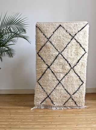 Tapis beni ouarain berbere tissé main au Maroc