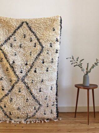 Tapis beni ouarain marmoucha tissé main au Maroc
