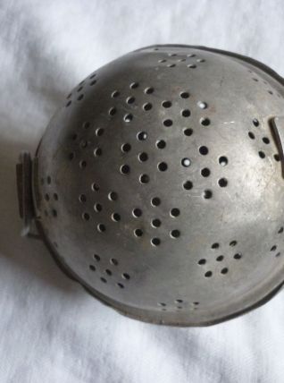 Boule a riz vintage en fer blanc