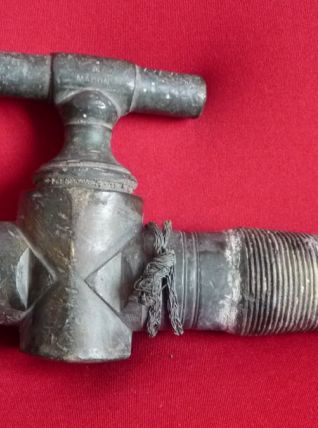 vieux robinet de tonneau