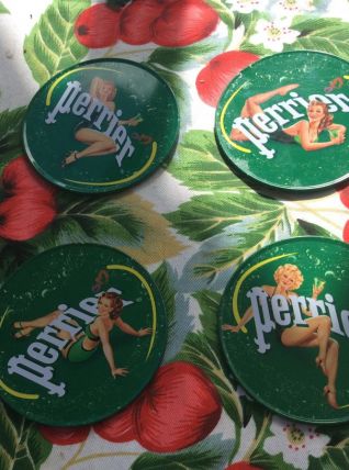 Boîte de 4 Sous verres vintage de la marque Perrier
