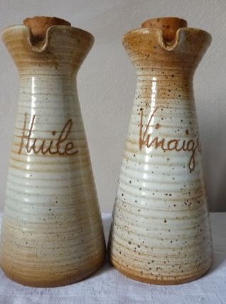 Huilier et vinaigrier en grès