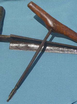 bondonnière et  vrille de tonnelier, ancienne